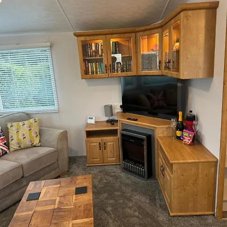 Cosy Static Caravan On The Edge Of The Lakes